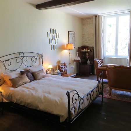 Bed and Breakfast Le Bailli De Montsaugeon Habitación foto